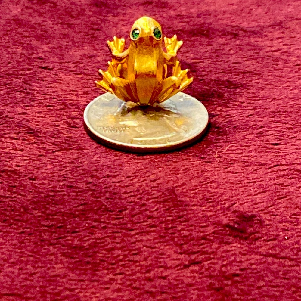 Vintage Avon gold crystal frog brooch pin tie tac hat lapel Beautiful 🐸